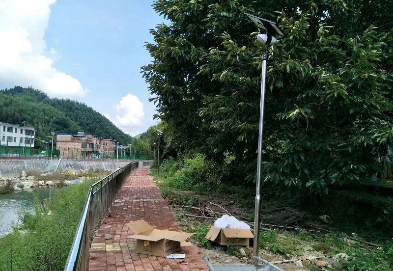 太陽能路燈磨砂設(shè)計提升美觀性