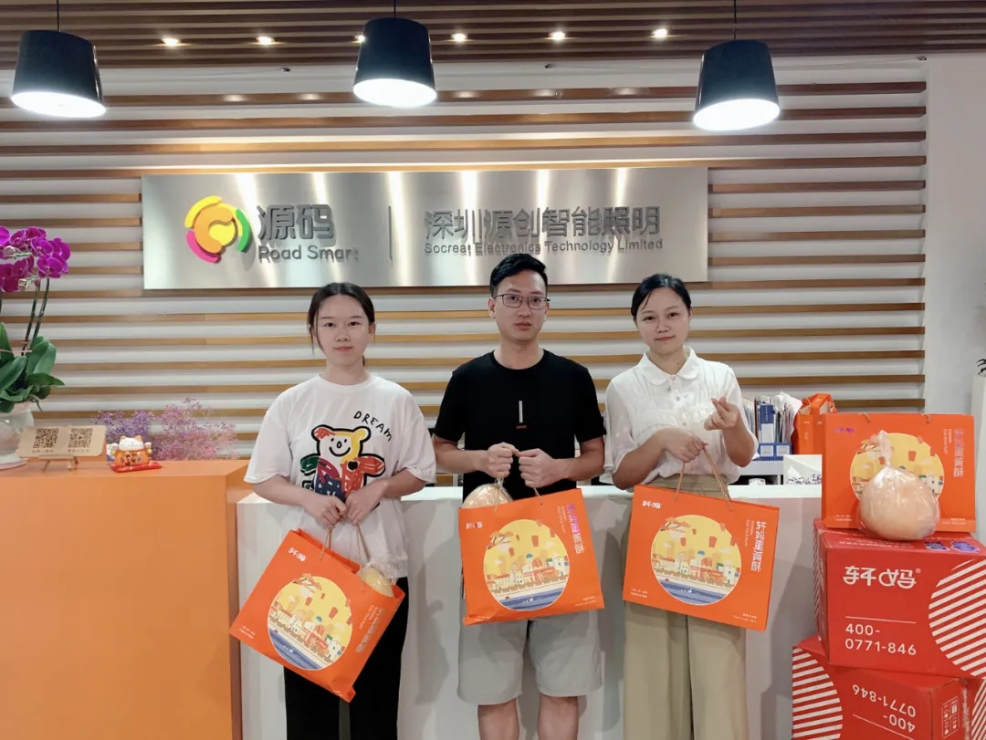 喜逢中秋加國慶，月圓家圓就團(tuán)圓