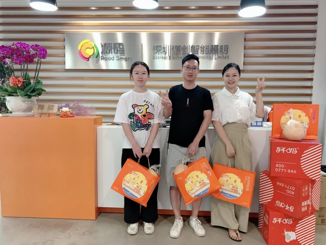 喜逢中秋加國慶，月圓家圓就團(tuán)圓